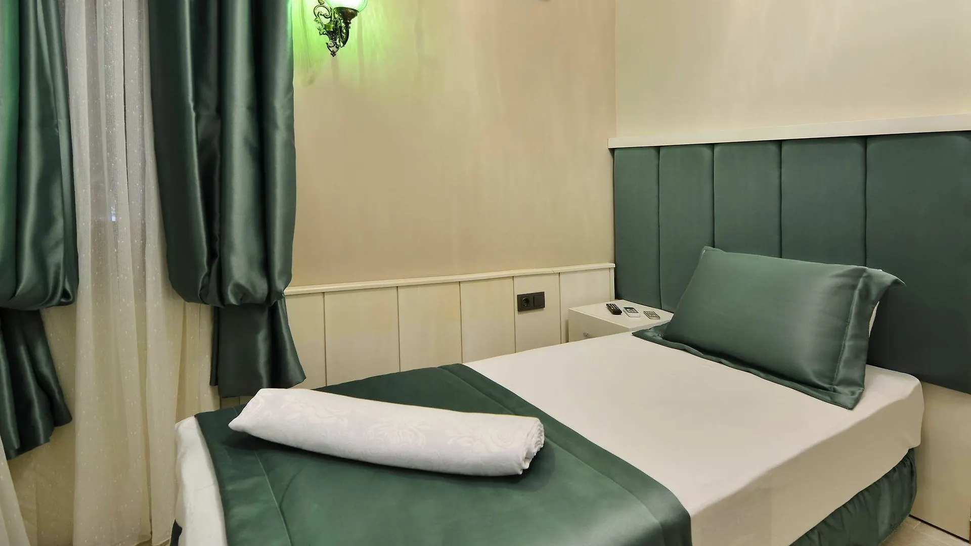 Mellon Premium Hotel 안탈리아 3*,